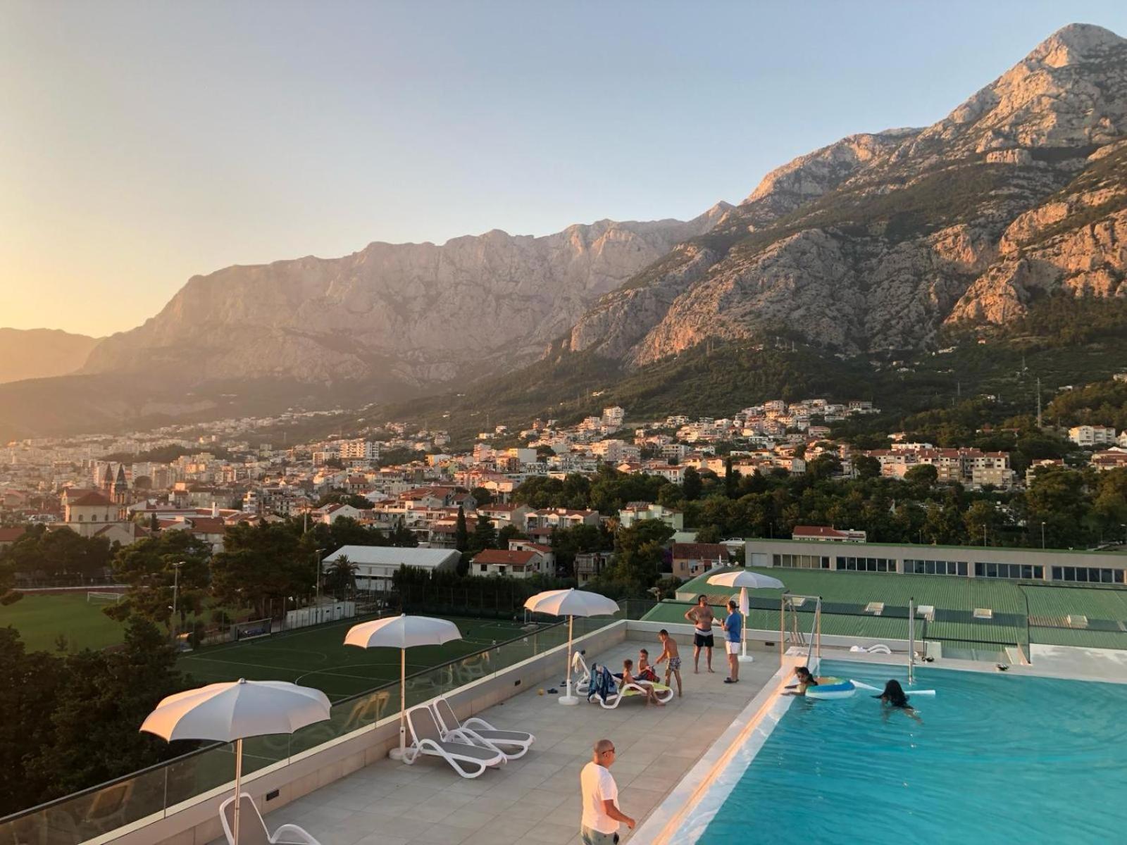 Uzelac Apartment With Pool Makarska Exterior foto